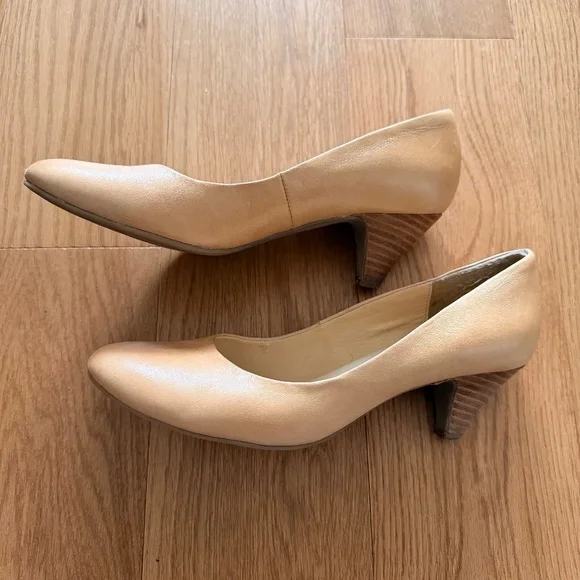 Shoes - Picture 2 of 3